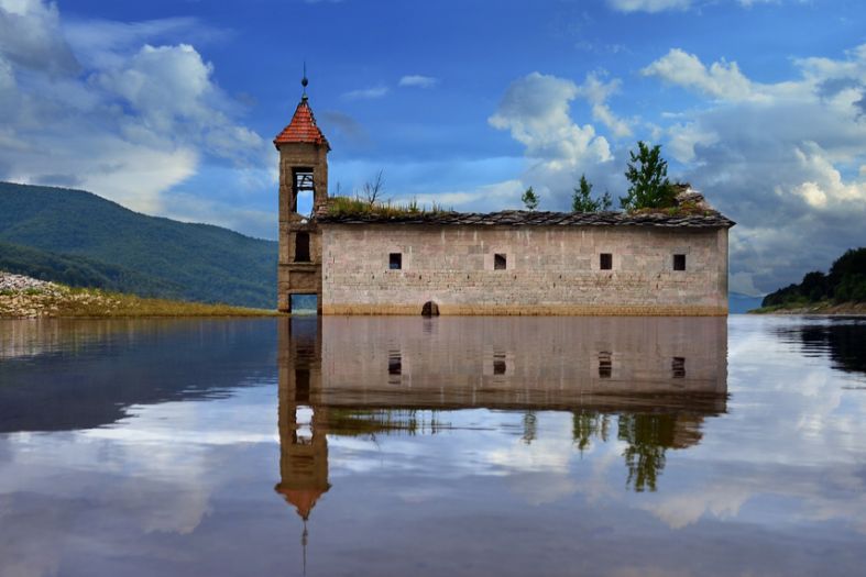 7 best submerged churches to amaze you