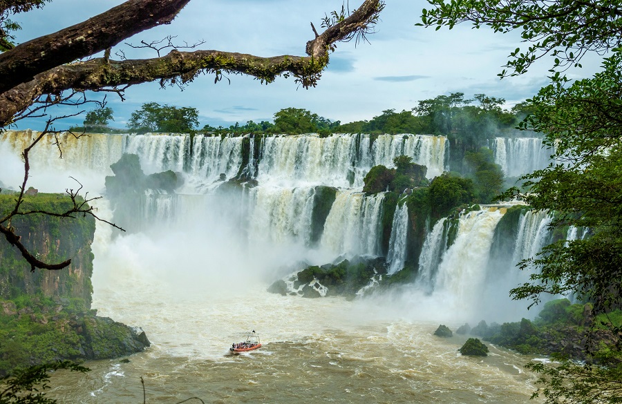 Iguazu Waterfalls in Argentina and Brazil: how to organize the perfect trip