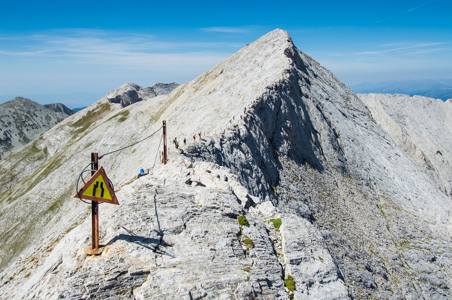 Hiking in Bulgaria: see the view from Koncheto Ridge in Pirin Mountains