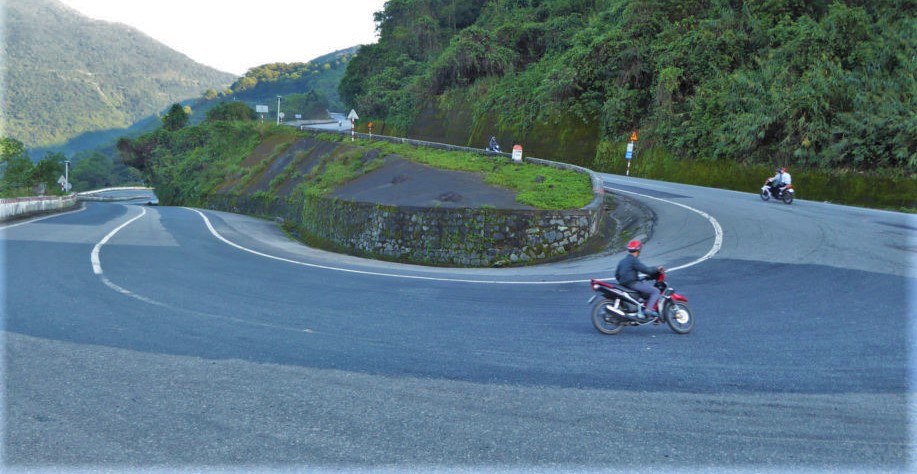 Experience the Hai Van Pass in Vietnam by scooter Experience the Hai Van Pass in Vietnam by scooter