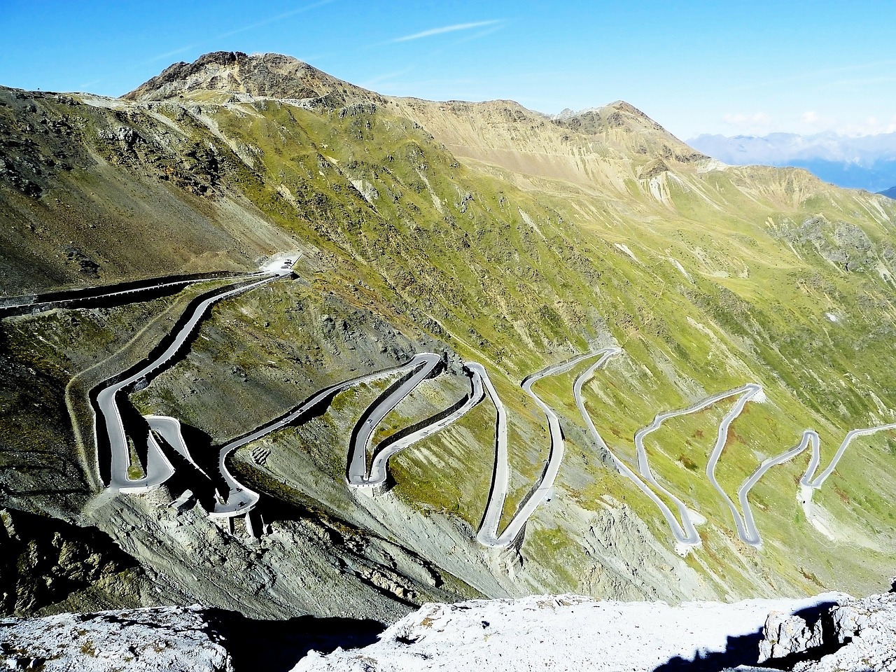 Drive along the most scenic winding roads in the world Drive along the most scenic winding roads in the world