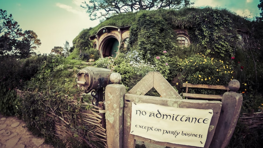 <strong>How do Movies Shape Travel Trends and Destinations?</strong> <strong>How do Movies Shape Travel Trends and Destinations?</strong>